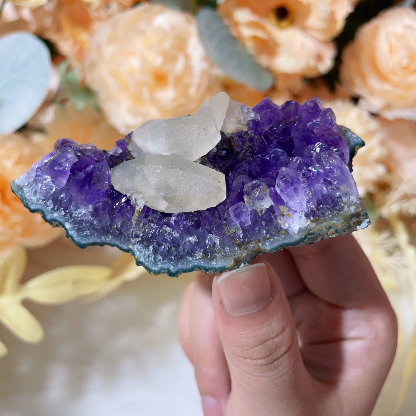 Amethyst with calcite freefrom