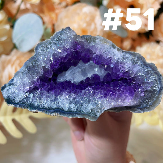 Amethyst with calcite freefrom