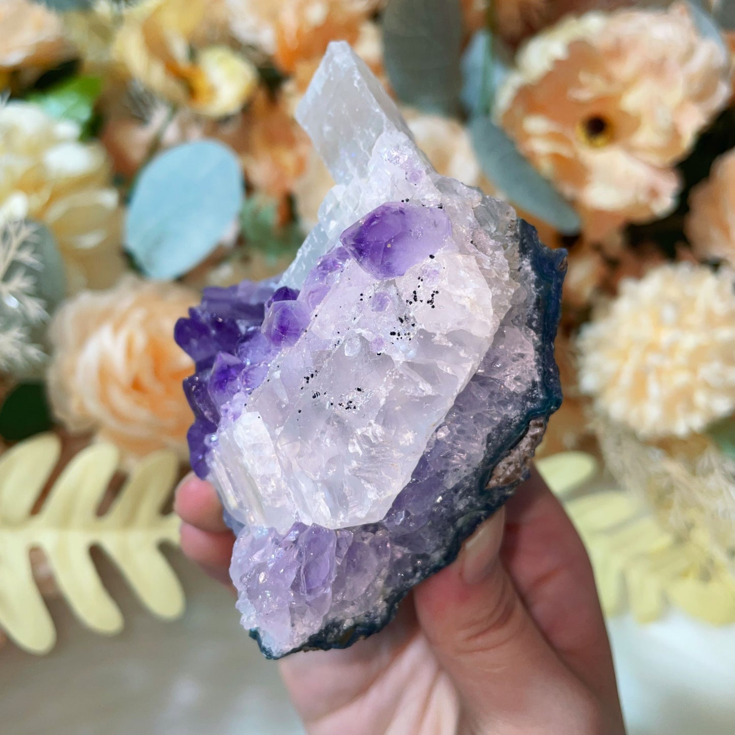 Amethyst with calcite freefrom